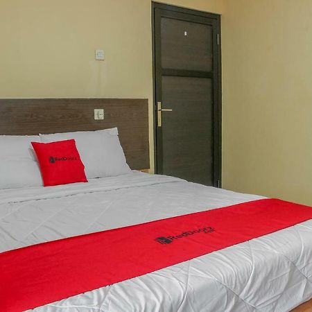 RedDoorz Syariah near Pasar Modern Cikopo Hotel Karawang Bagian luar foto